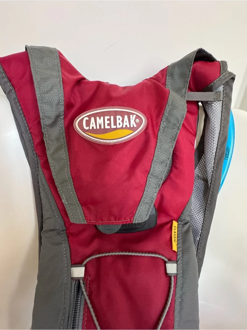 CamelBak Classic Hydration Pack Backpack Hiking Trail MTB Cycling Red Gray EUC